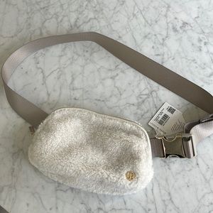 Lululemon Everywhere Belt Bag Fleece